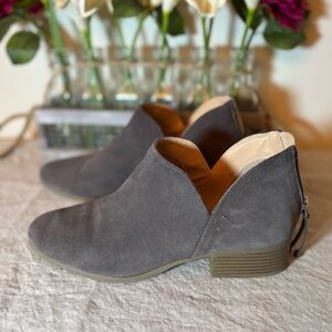 Kenneth Cole REACTION Women's Side Skip Ankle Boot Loafer, Concrete Size 8.5.